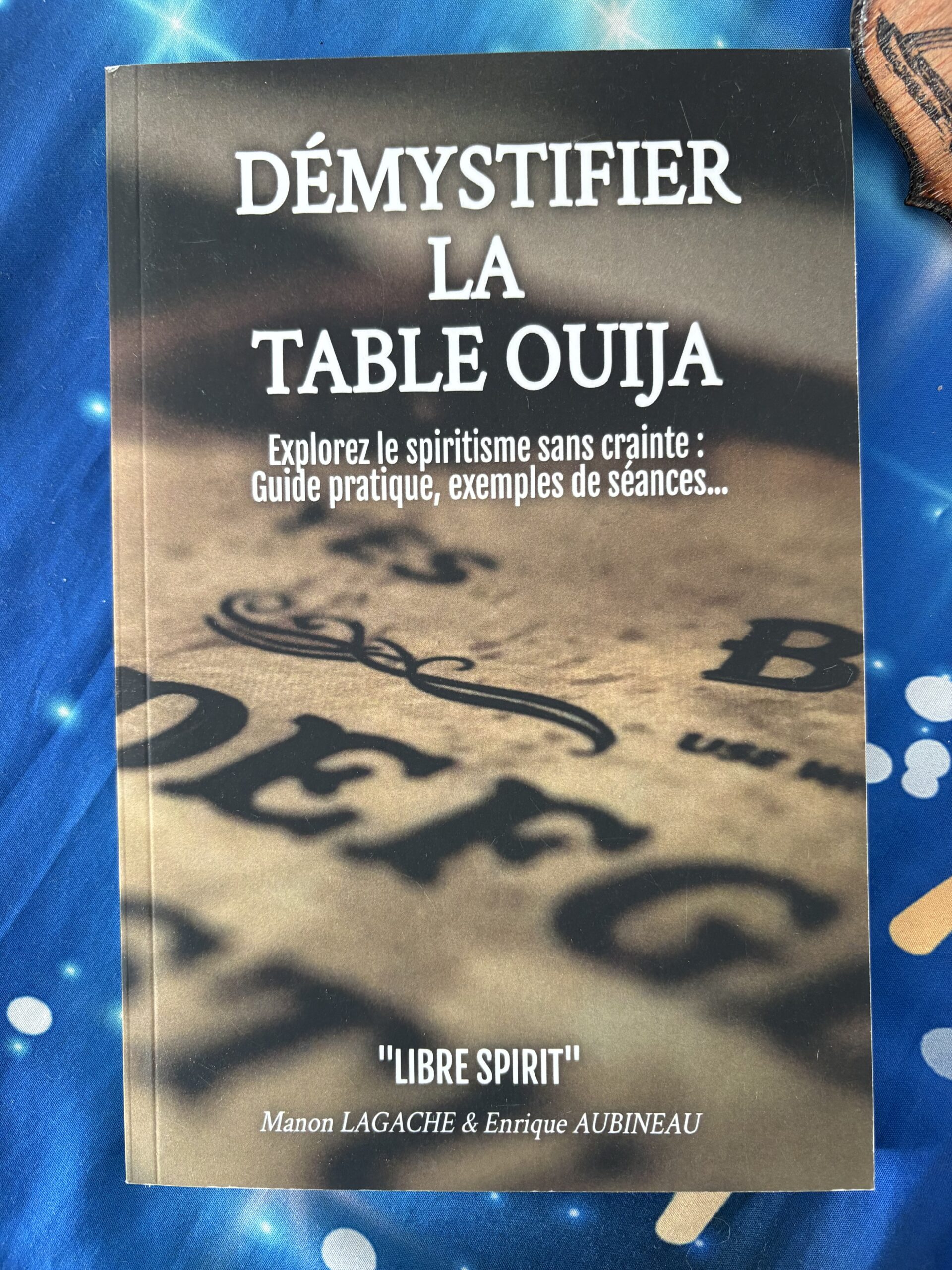 DÉMYSTIFIER LA TABLE OUIJA: Explorez le spiritisme sans crainte : Guide pratique, exemples de séances